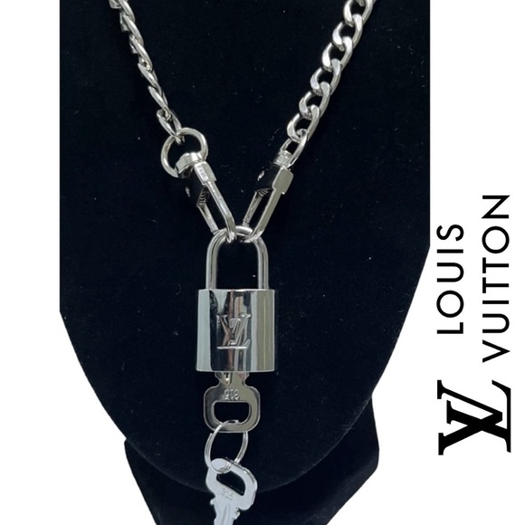 LOUIS VUITTON Silver Lock and Key Set 315 Authentic with unbranded 16” necklace - Picture 1 of 9